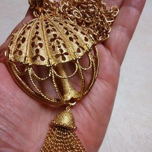 Trifari gold tone balloon pendant necklace with tassel dangle excellent